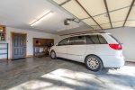 Garage with 1 side available for guests